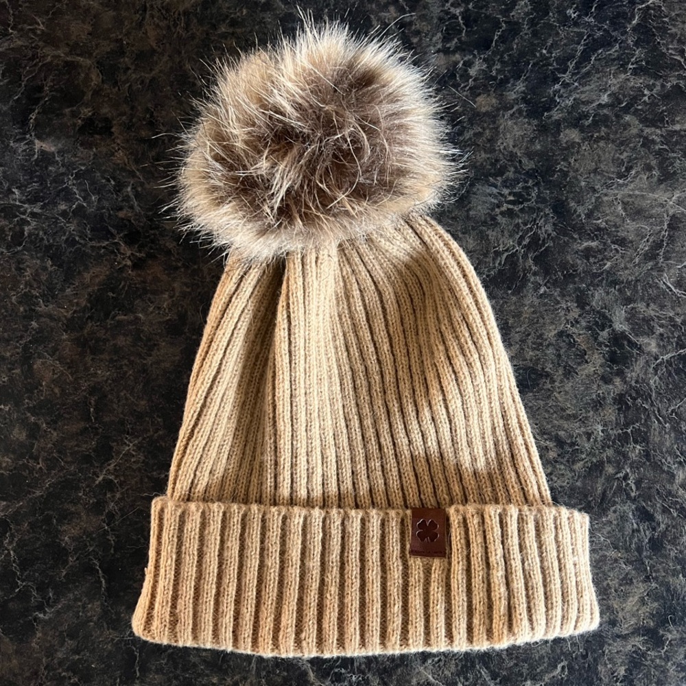 LUCK BRAND BEANIE, Never Worn - Cozy Tan Knit Beanie with Faux Fur Pom